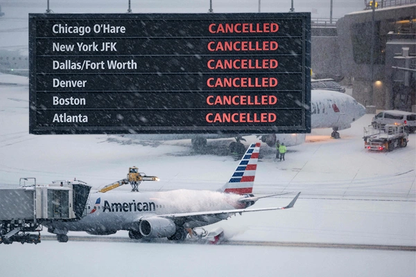 Big Winter Storm Cancels Thousands of Flights Across U.S